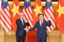 Chủ tịch Quốc hội Vương Đình Huệ tiếp Thủ tướng Malaysia Dato’ Sri Ismail Sabri bin Yaakob. (Ảnh: Doãn Tấn/TTXVN)