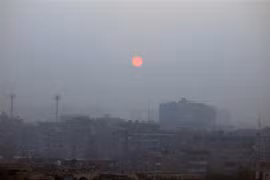  Khói mù ô nhiễm bao phủ bầu trời tại Cairo, Ai Cập, ngày 8/1/2022. (Ảnh: THX/TTXVN)