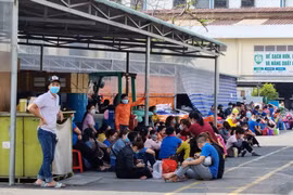 Sau hai ngày ngừng việc, công nhân Công ty DaeYun đã đi làm trở lại khi được tăng lương cơ bản từ tháng 4/2022. (Nguồn: laodong.vn)