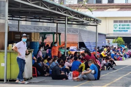 Sau hai ngày ngừng việc, công nhân Công ty DaeYun đã đi làm trở lại khi được tăng lương cơ bản từ tháng 4/2022. (Nguồn: laodong.vn)