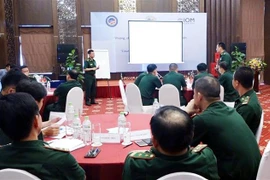 Cán bộ, chiến sỹ Bộ đội Biên phòng tỉnh Lạng Sơn tập huấn chống hoạt động mua bán người. (Ảnh: Thái Thuần/TTXVN)