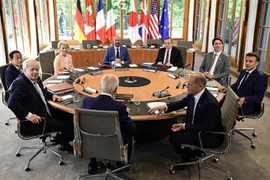 Các đại biểu tham dự Hội nghị thượng đỉnh Nhóm các nền công nghiệp phát triển hàng đầu thế giới (G7) ở lâu đài Elmau thuộc bang Bayern (Đức), ngày 26/6/2022. (Ảnh: AFP/TTXVN)