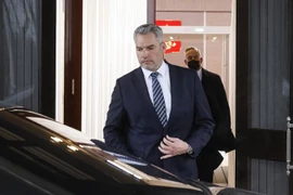 Thủ tướng Áo Karl Nehammer đã có cuộc gặp ngắn với Tổng thống Nga Vladimir Putin. (Nguồn: CNN)
