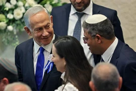Thủ tướng Israel Benjamin Netanyahu (trái) và ông Itamar Ben-Gvir (phải), lãnh đạo đảng cực hữu Quyền lực Do thái, tại cuộc gặp ở Jerusalem, ngày 15/11/2022. (Ảnh: AFP/TTXVN)