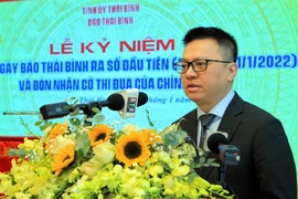 Ông Lê Quốc Minh, Ủy viên Trung ương Đảng, Phó Trưởng Ban Tuyên giáo Trung ương, Tổng Biên tập Báo Nhân Dân, Chủ tịch Hội Nhà báo Việt Nam phát biểu tại lễ kỷ niệm. (Ảnh: Thế Duyệt/TTXVN)