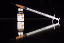 Vaccine phòng COVID-19 của Pfizer/BioNTech. (Ảnh: AFP/TTXVN)