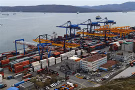 Cảng hàng hóa Vladivostok ở vùng viễn Đông nước Nga. (Ảnh: AFP/TTXVN)