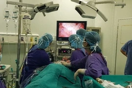 Một ca mổ nội soi tạo hình dị tật sọ mặt phức tạp tại Bệnh viện Hữu nghị Việt Đức. (Nguồn: suckhoedoisong.vn)