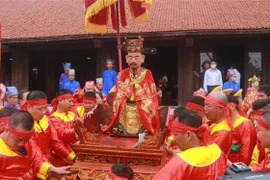 Lễ rước tượng Đức Thánh Trần Hưng Đạo về đình Yên Giang. (Ảnh: Đức Hiếu/TTXVN)