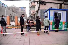 Người dân xét nghiệm COVID-19 tại tỉnh Liêu Ninh, Trung Quốc ngày 9/3/2022. (Ảnh: AFP/TTXVN)