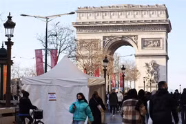 Một điểm xét nghiệm nhanh COVID-19 tại Paris, Pháp, ngày 23/12/2021. (Ảnh: THX/TTXVN)