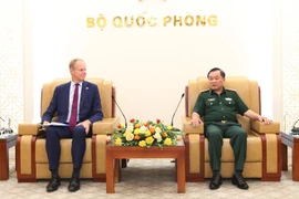 Thượng tướng Hoàng Xuân Chiến và Ngài Matthew Rycroft tại buổi tiếp. (Ảnh: Hồng Pha/TTXVN)