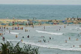 Các bãi tắm đẹp, hoang sơ ở Mũi Né (thành phố Phan Thiết, Bình Thuận) thu hút du khách. (Ảnh: Hồng Hiếu/TTXVN)