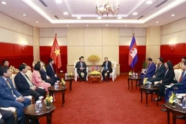 Chủ tịch Quốc hội Vương Đình Huệ tiếp Đại tướng Hun Manet, Phó Tổng Tư lệnh quân đội Hoàng gia, Phó Tư lệnh lục quân Campuchia. (Ảnh: Doãn Tấn/TTXVN)