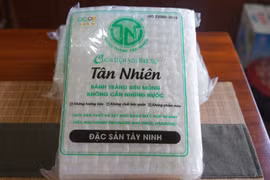 Sản phẩm bánh tráng siêu mỏng vừa được công nhận đạt OCOP 5 sao của Công ty TNHH Tân Nhiên, xã Trường Đông, thị xã Hòa Thành, tỉnh Tây Ninh. (Ảnh: Thanh Tân/TTXVN)