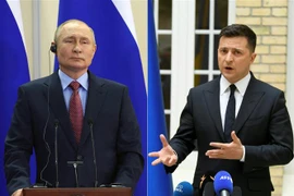 Tổng thống Nga Vladimir Putin (trái) và Tổng thống Ukraine Volodymyr Zelensky. (Ảnh: AFP/ TTXVN)