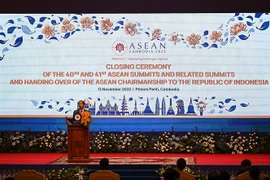 Tổng thống Indonesia Joko Widodo phát biểu tại lễ bế mạc Hội nghị Cấp cao ASEAN lần thứ 40, 41 ở Phnom Penh, Campuchia, ngày 13/11/2022. (Ảnh: AFP/TTXVN)