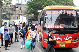 Bảo đảm phục vụ nhu cầu đi lại cho nhân dân dịp nghỉ lễ. (Ảnh: Hoàng Hiếu/TTXVN)