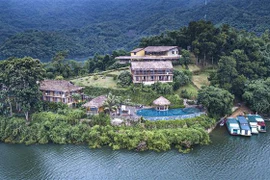 Khu nghỉ dưỡng cao cấp Mai Châu Hideaway nằm ngay bên dòng Đà Giang thơ mộng và hùng vĩ. (Ảnh: Trọng Đạt/TTXVN)
