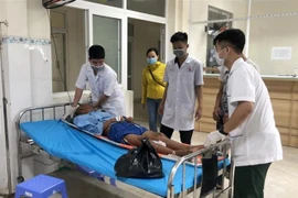 Bênh nhân được chăm sóc theo dõi tại Đội Điều trị 486 Vùng 4 Hải quân. (Ảnh: TTXVN phát)