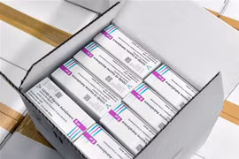 Vaccine ngừa COVID-19 do hãng dược phẩm AstraZeneca. (Ảnh: AFP/TTXVN)