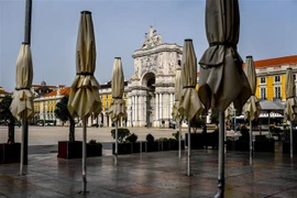 Các nhà hàng và quán bar đóng cửa do dịch COVID-19 tại Lisbon, Bồ Đào Nha tháng 3/2020. (Ảnh: AFP/TTXVN)