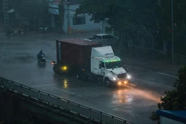 Chiều tối và đêm 15/5, các khu vực đều có mưa và dông. (Ảnh: Trọng Đạt/TTXVN)