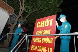 Một chốt kiểm soát cách ly y tế tại thôn Tiền Phong, xã Tân Phong huyện Bình Xuyên, Vĩnh Phúc. (Ảnh: Hoàng Hùng/TTXVN)