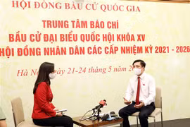 Tổng Thư ký, Chủ nhiệm Văn phòng Quốc hội, Chánh Văn phòng Hội đồng Bầu cử Quốc gia Bùi Văn Cường trả lời phỏng vấn các cơ quan thông tấn, báo chí. (Ảnh: Phạm Kiên/TTXVN)
