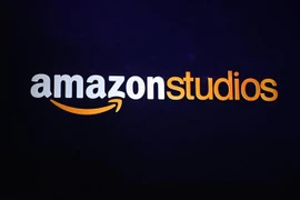 Biểu tượng của tập đoàn Amazon và MGM Studios. (Ảnh: AFP/TTXVN)