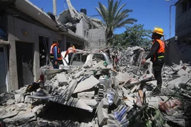 Cảnh đổ nát sau cuộc không kích của Israel xuống thành phố Rafah, Dải Gaza. (Ảnh: THX/TTXVN)