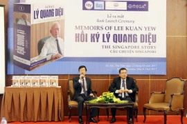 Lễ ra mắt sách chiều 23/3 tại Hà Nội. (Ảnh: Doãn Đức/Vietnam+)