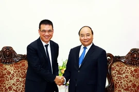 Thủ tướng Nguyễn Xuân Phúc tiếp ông Roongrote Rangsiyopash, Chủ tịch kiêm Tổng Giám đốc điều hành Tập đoàn SCG. (Ảnh: Thống Nhất/TTXVN)