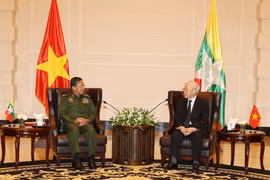 Tổng Bí thư Nguyễn Phú Trọng tiếp Tổng Tư lệnh các Lực lượng vũ trang Myanmar Min Aung Hlaing. (Ảnh: Trí Dũng/TTXVN)