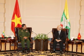 Tổng Bí thư Nguyễn Phú Trọng tiếp Tổng Tư lệnh các Lực lượng vũ trang Myanmar Min Aung Hlaing. (Ảnh: Trí Dũng/TTXVN)
