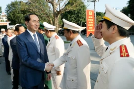 Chủ tịch nước Trần Đại Quang với lãnh đạo chỉ huy các lực lượng vũ trang tỉnh Thanh Hóa. (Ảnh: Nhan Sáng/TTXVN)