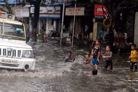 Mưa lớn gây ngập ở Ấn Độ. (Nguồn: PTI)