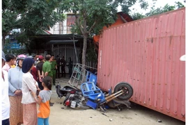 Hiện trường vụ tai nạn. (Ảnh: Công Thử/TTXVN)