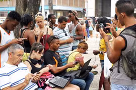 Số người sử dụng mạng xã hội tại Cuba tăng vọt. (Nguồn: Anna Norman)