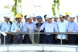 Thủ tướng Nguyễn Xuân Phúc thăm và làm việc tại Công ty TNHH Gang thép Hưng Nghiệp Formosa Hà Tĩnh. (Ảnh: Thống Nhất/TTXVN)