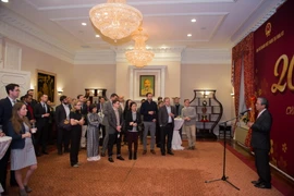 Đại sứ Phạm Quang Vinh phát biểu tại cuộc gặp mặt. (Ảnh: Thanh Tuấn/Vietnam+)