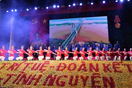 Văn nghệ chào mừng Đại hội. (Ảnh: Thành Đạt/TTXVN)