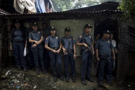 Cảnh sát Philippines trong chiến dịch chống tội phạm ma túy tại Manila ngày 5/10/2016. (Nguồn: AFP/TTXVN)
