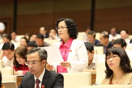 Đại biểu Quốc hội thành phố Hà Nội Trần Thị Quốc Khánh đặt câu hỏi chất vấn. (Ảnh: Phương Hoa/TTXVN)