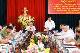 Bí thư Tỉnh ủy Vĩnh Long Trần Văn Rón phát biểu tại buổi làm việc. (Ảnh: Phạm Minh Tuấn/TTXVN)