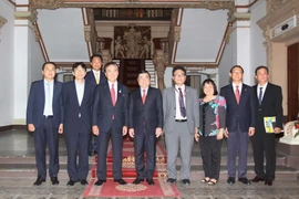 Chủ tịch Ủy ban Nhân dân Thành phố Hồ Chí Minh tiếp Thống đốc tỉnh Kanagawa, Nhật Bản. (Ảnh: Thanh Vũ/TTXVN)