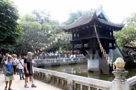 Chùa Một Cột là địa chỉ không thể thiếu đối với du khách khi đến Thủ đô Hà Nội. (Ảnh: Anh Tuấn/TTXVN)