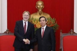 Ủy viên Bộ Chính trị, Bí thư Trung ương Đảng, Trưởng Ban kinh tế Trung ương tiếp Chủ tịch Ủy ban Thương mại quốc tế của Nghị viện châu Âu Bernd Lange. (Ảnh: Phương Hoa/TTXVN)