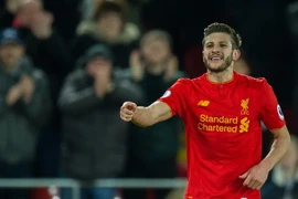 Cầu thủ Adam Lallana trong trận đấu giữa Liverpool và Stoke tại Giải bóng đá Ngoại hạng Anh trên sân vận động ở Anfield, Liverpool, Anh ngày 27/12/2016. (Nguồn: EPA/TTXVN)