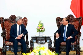 Thủ tướng Nguyễn Xuân Phúc tiếp ông Kim Lập Quần, Chủ tịch Ngân hàng Đầu tư Cơ sở hạ tầng châu Á (AIIB). (Ảnh: Thống Nhất/TTXVN)